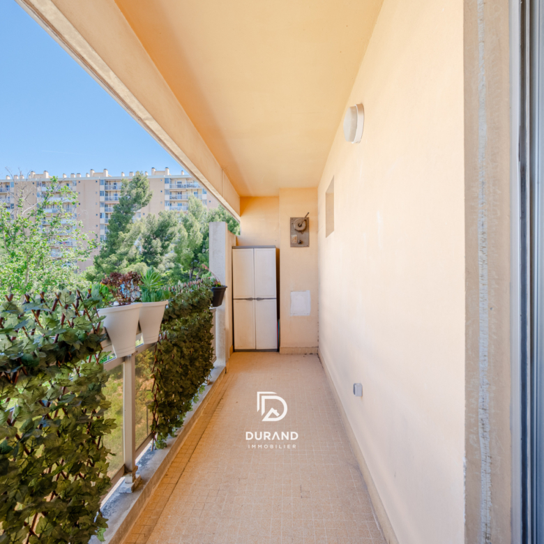 APPARTEMENT - PARKING - TERRASSE - SAINT TRONC - 13010 MARSEILLE