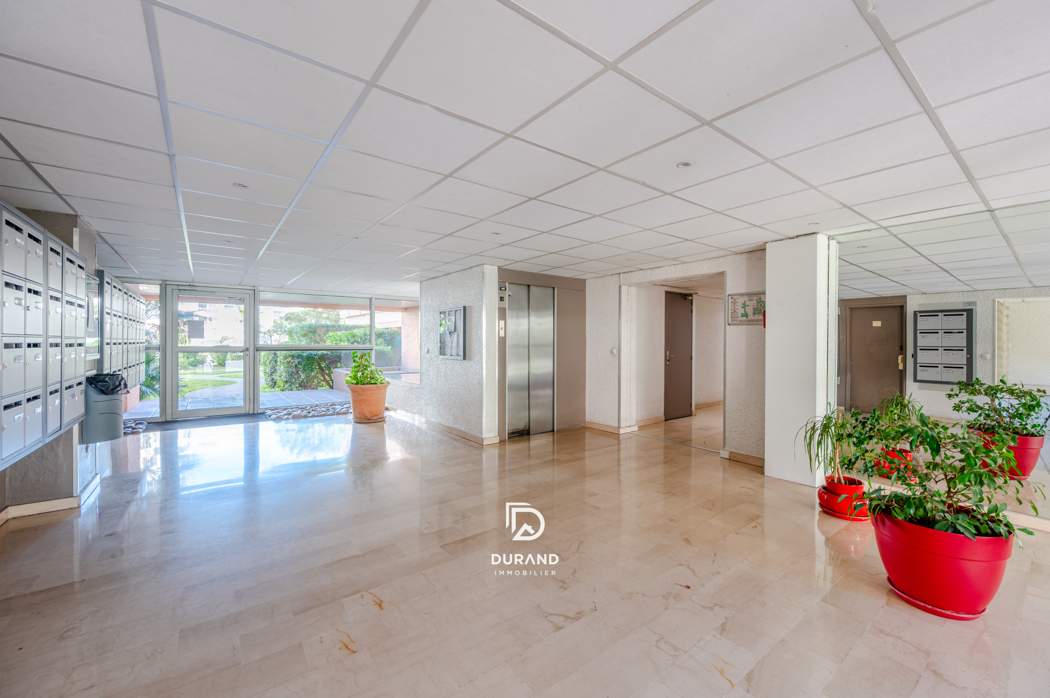 T3 - TERRASSE - PARKING - METRO PERIER - 13 008