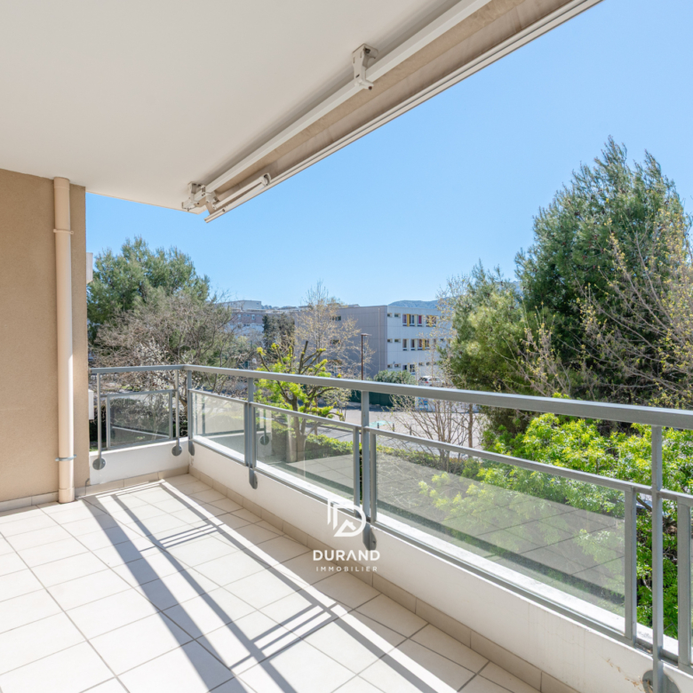 Spacieux et lumineux T4 - terrasse et parking - proche de Mazargues