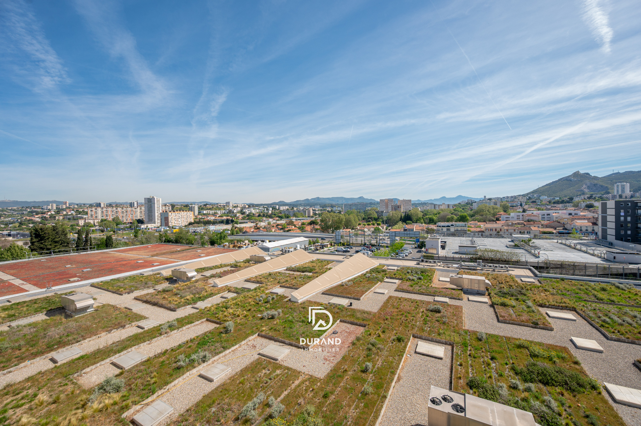 APPARTEMENT - PARKING - TERRASSE - 13010 MARSEILLE
