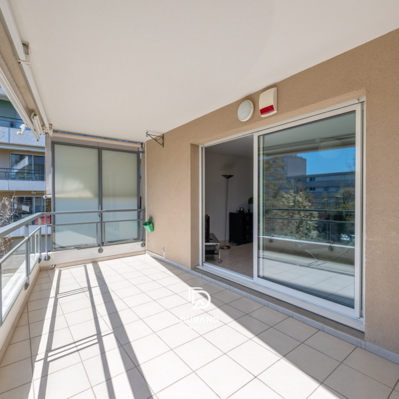 Spacieux et lumineux T4 - terrasse et parking - proche de Mazargues