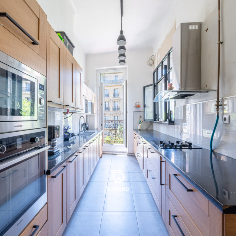 APPARTEMENT - TYPE 3 - REPUBLIQUE / BOULEVARD DES DAMES - 13002 MARSEILLE