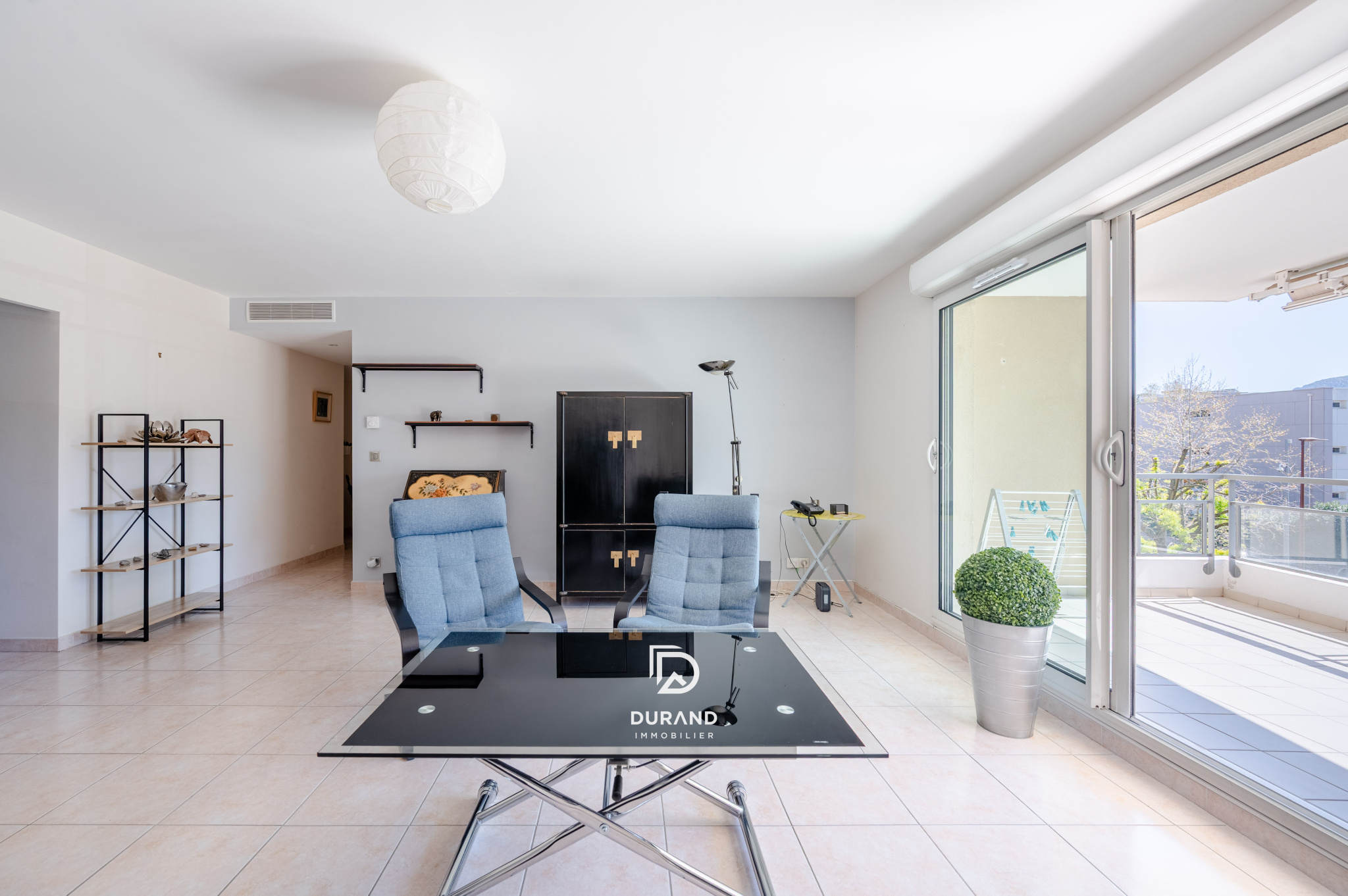 Spacieux et lumineux T4 - terrasse et parking - proche de Mazargues