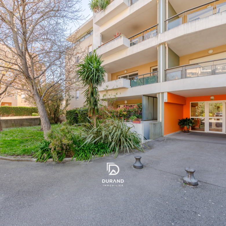 Spacieux et lumineux T4 - terrasse et parking - proche de Mazargues