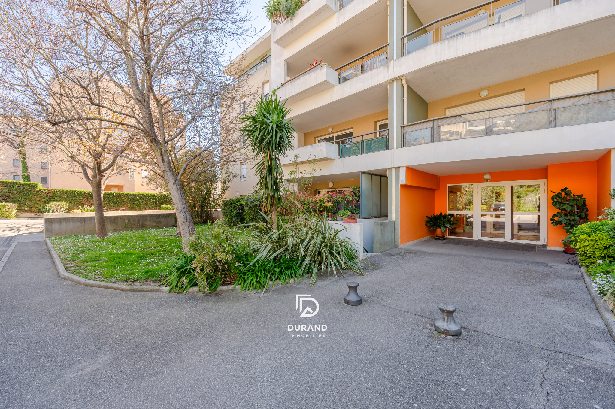 Spacieux et lumineux T4 - terrasse et parking - proche de Mazargues
