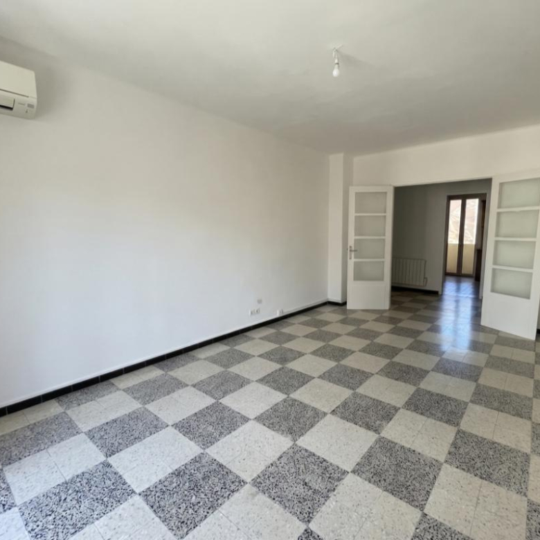 T3 Lumineux & Traversant   75 m2 avec Balcon   rue Antoine Maille13005 Marseille