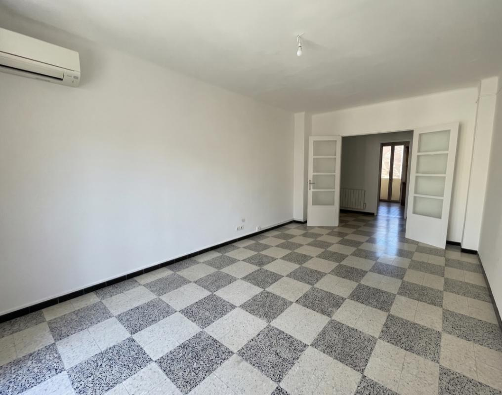 T3 Lumineux & Traversant   75 m2 avec Balcon   rue Antoine Maille13005 Marseille