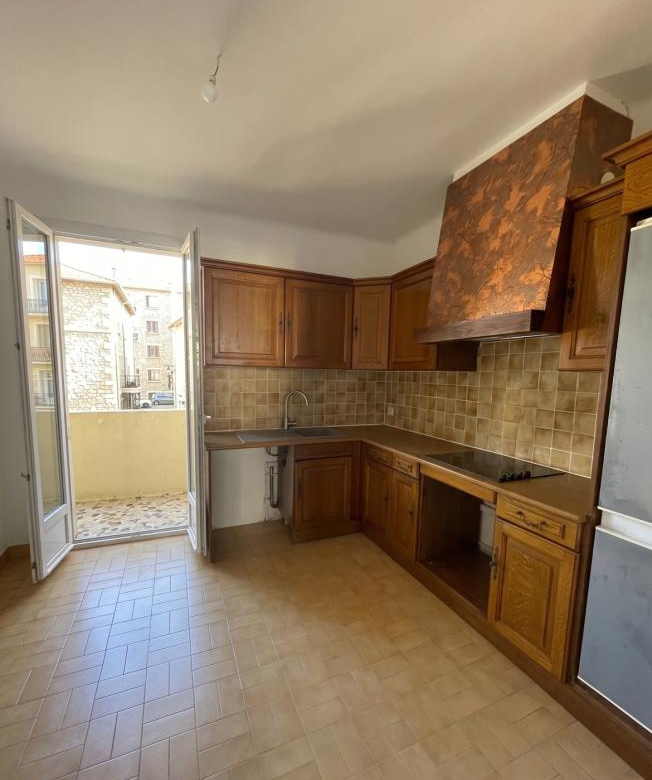 T3 Lumineux & Traversant   75 m2 avec Balcon   rue Antoine Maille13005 Marseille
