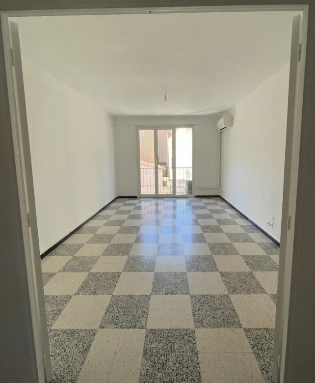 T3 Lumineux & Traversant   75 m2 avec Balcon   rue Antoine Maille13005 Marseille