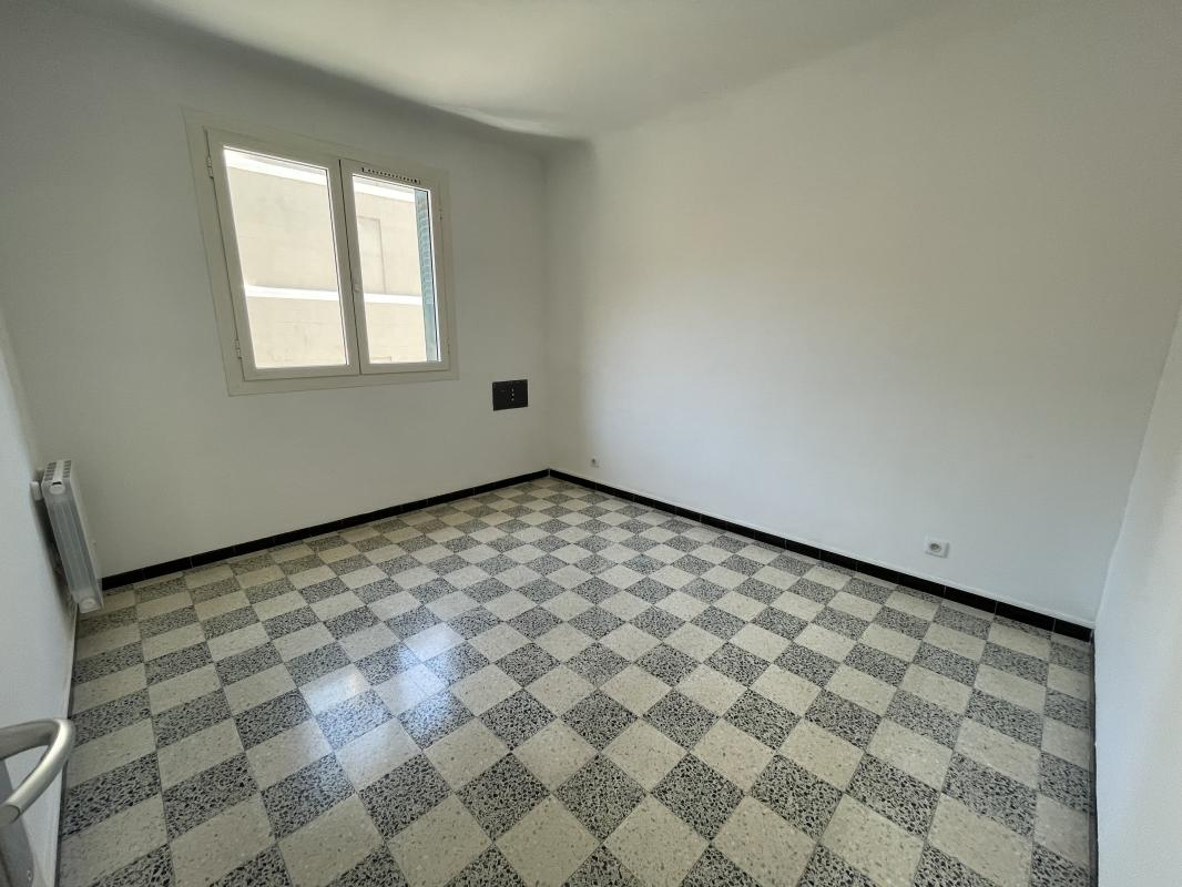 T3 Lumineux & Traversant   75 m2 avec Balcon   rue Antoine Maille13005 Marseille
