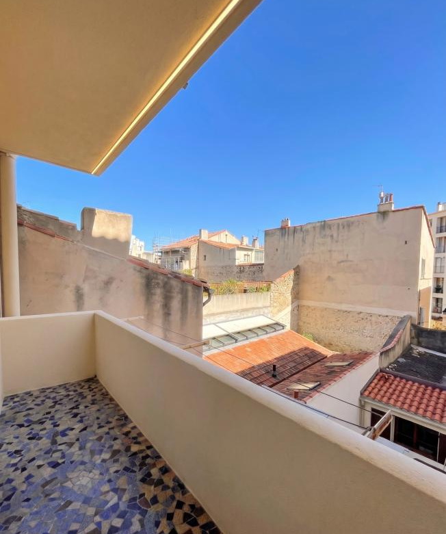 T3 Lumineux & Traversant   75 m2 avec Balcon   rue Antoine Maille13005 Marseille
