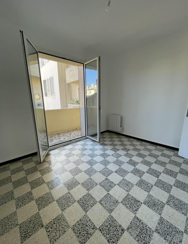 T3 Lumineux & Traversant   75 m2 avec Balcon   rue Antoine Maille13005 Marseille
