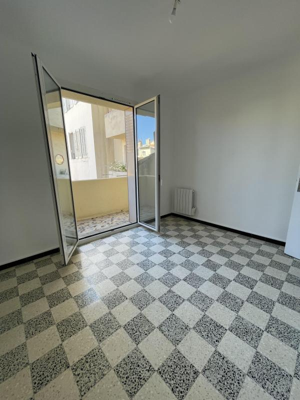 T3 Lumineux & Traversant   75 m2 avec Balcon   rue Antoine Maille13005 Marseille
