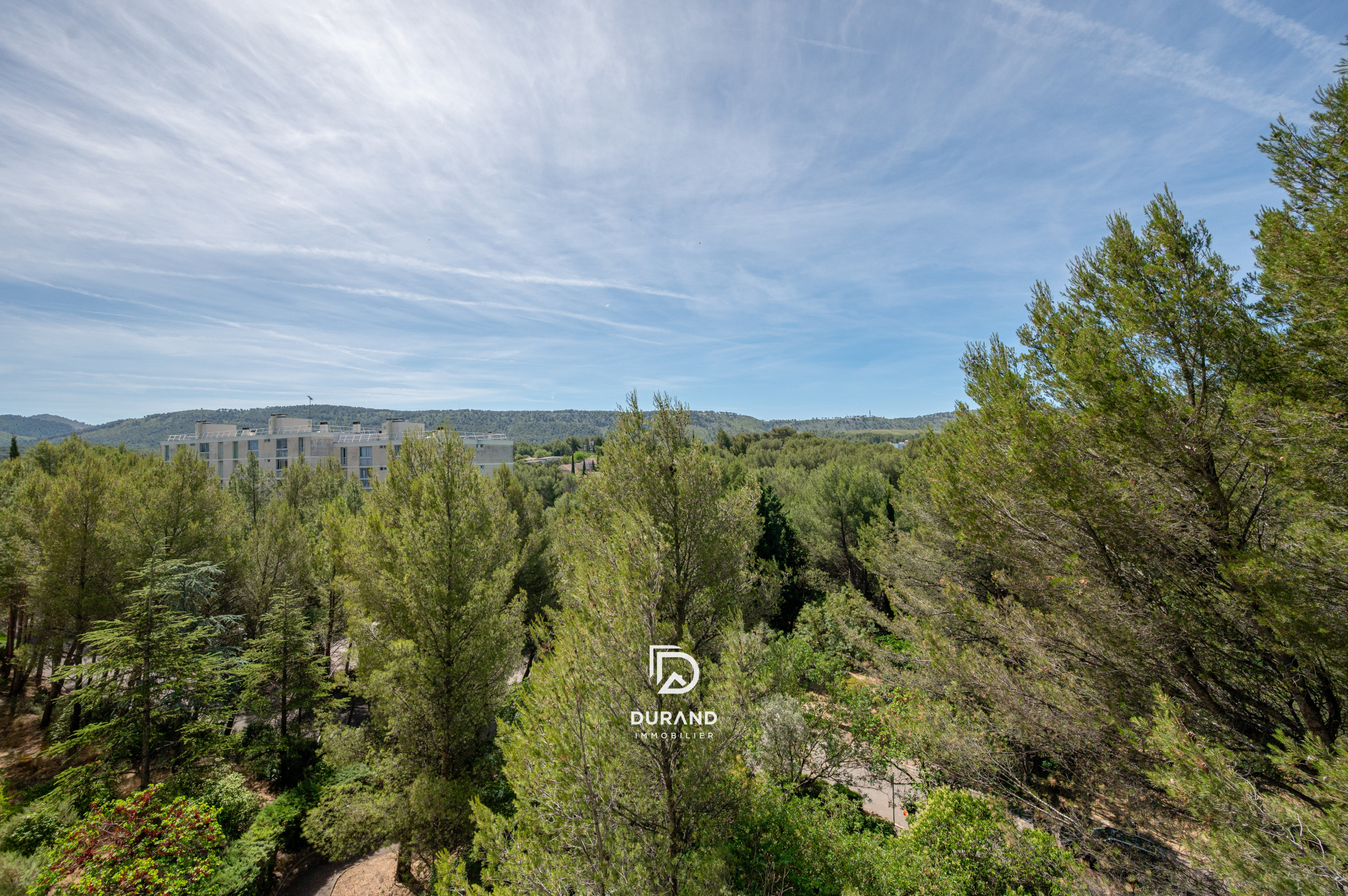 APPARTEMENT - TERRASSES - LES CAUSSETTES - 13400 AUBAGNE