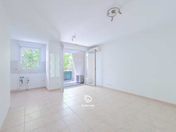 APPARTEMENT - GARAGE- LA ROSE 13003