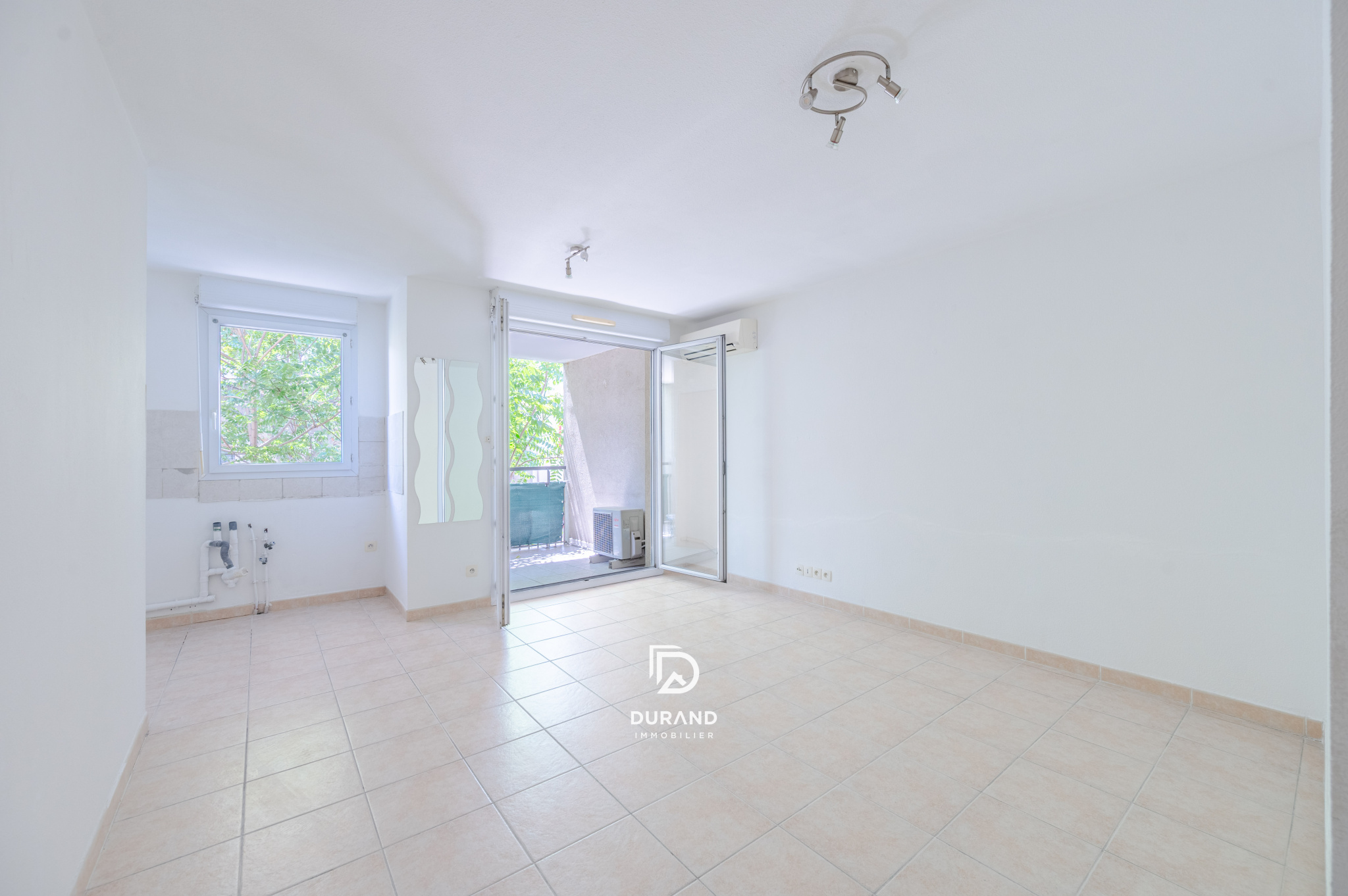 APPARTEMENT - GARAGE- LA ROSE 13003