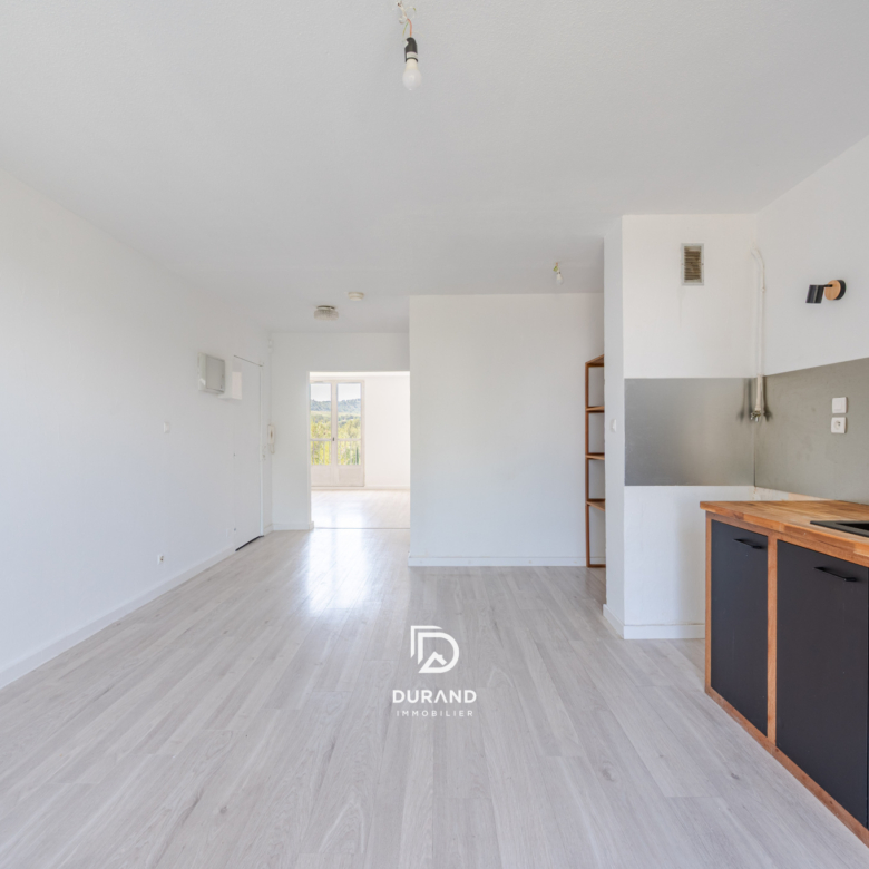 APPARTEMENT - TERRASSES - LES CAUSSETTES - 13400 AUBAGNE