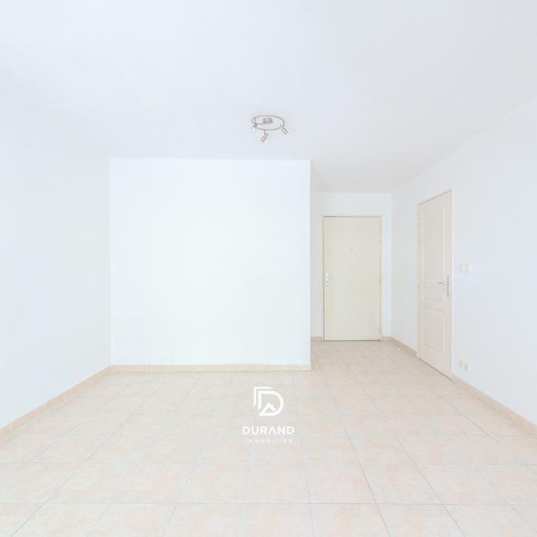 APPARTEMENT - GARAGE- LA ROSE 13003