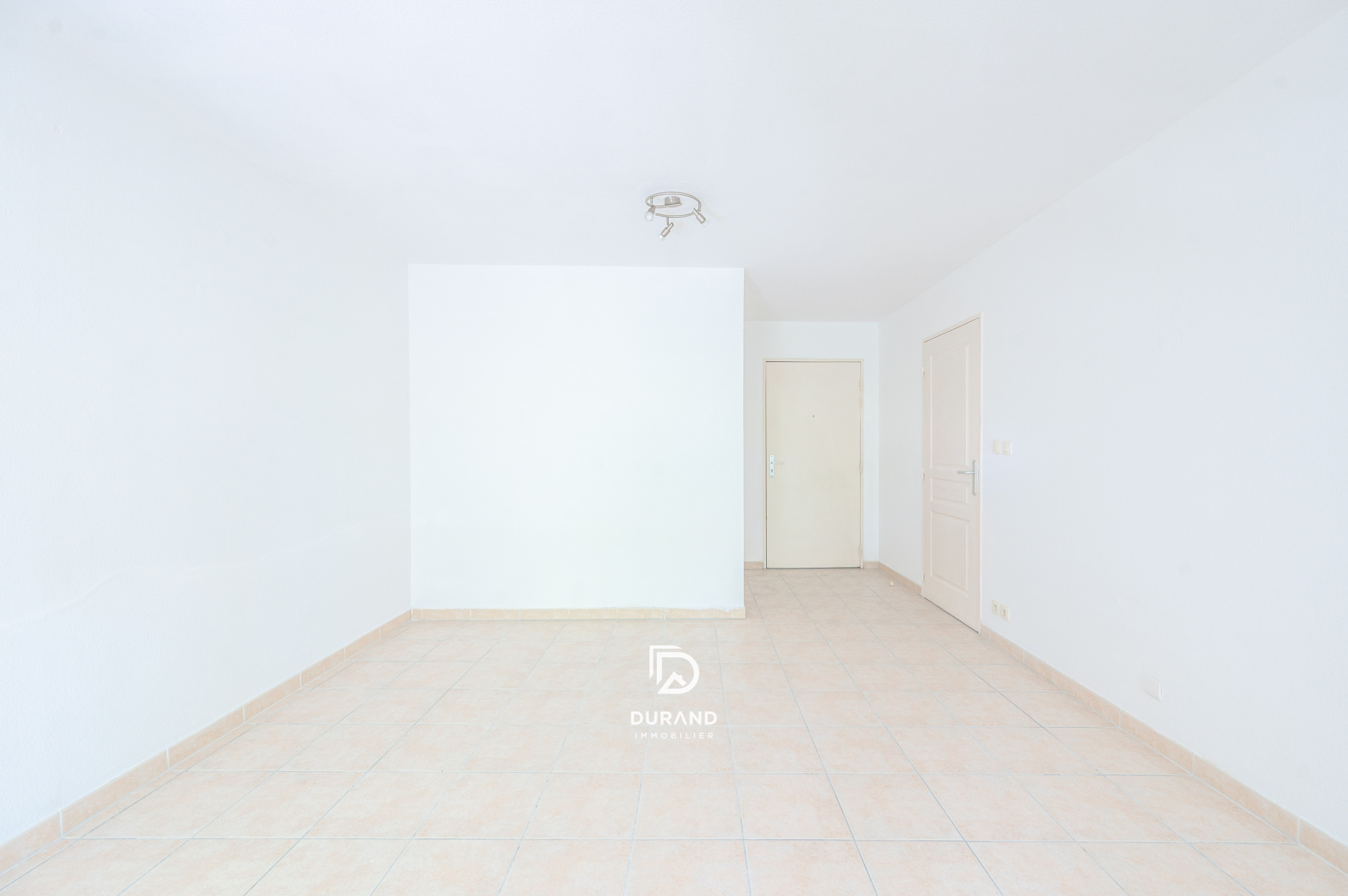 APPARTEMENT - GARAGE- LA ROSE 13003
