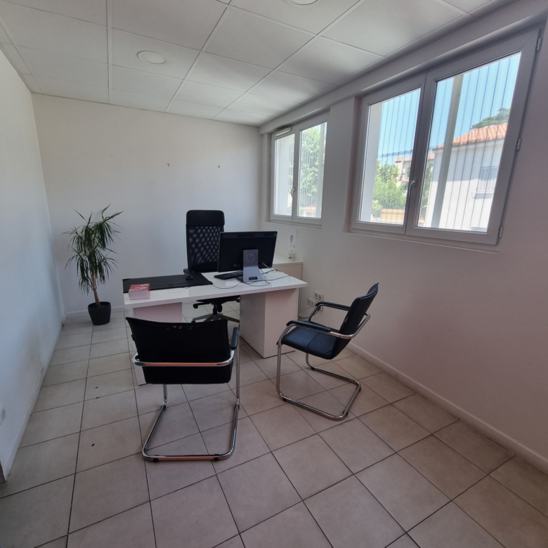 BUREAU PRIVATIF À LOUER AU SEIN D'UN ESPACE PROFESSIONNEL PARTAGÉ