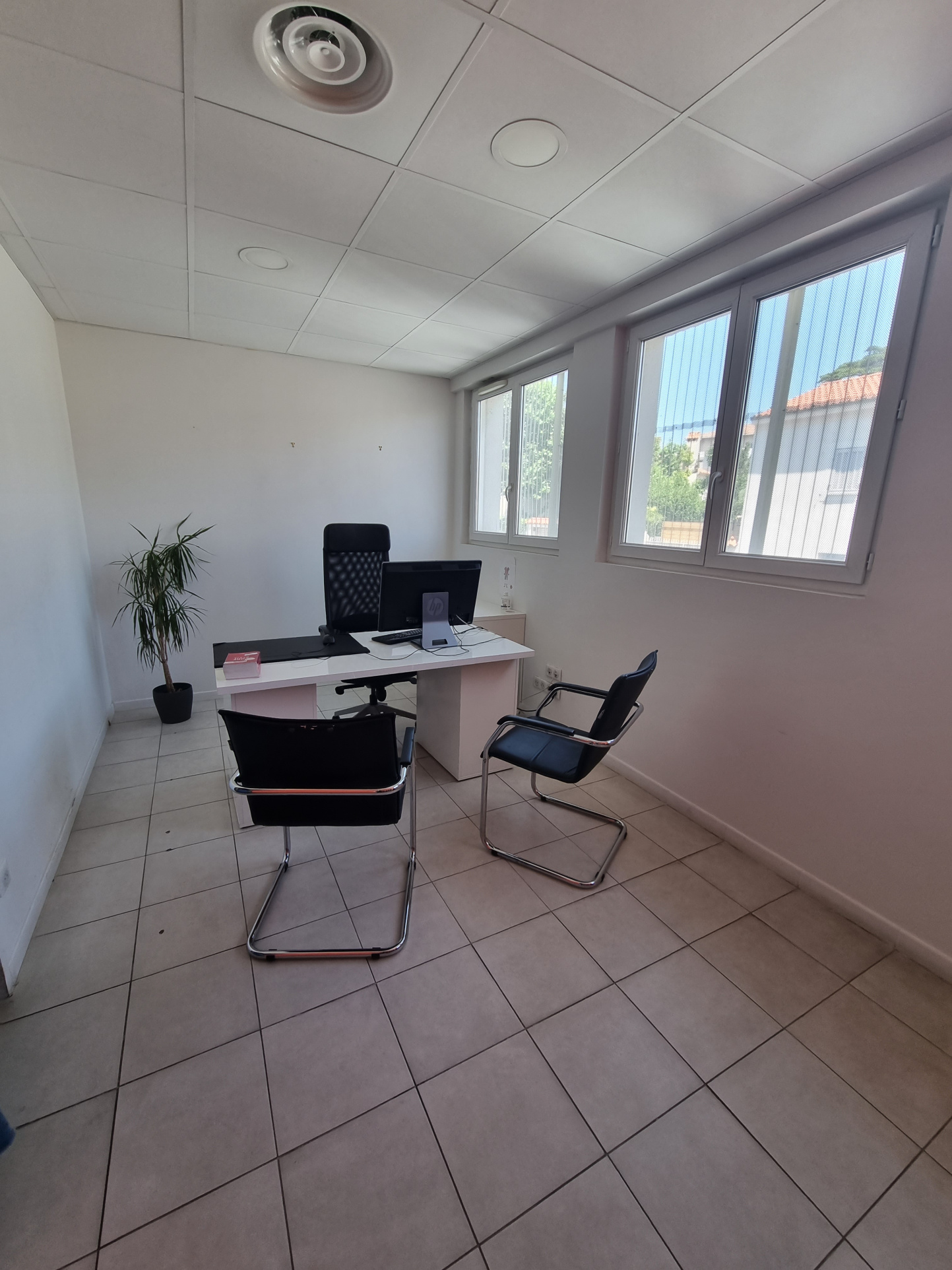 BUREAU PRIVATIF À LOUER AU SEIN D'UN ESPACE PROFESSIONNEL PARTAGÉ