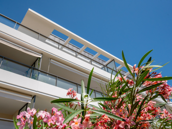 APPARTEMENT - TERRASSE - JARDIN - 13600 LA CIOTAT