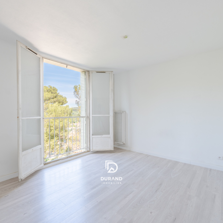 APPARTEMENT - TERRASSES - LES CAUSSETTES - 13400 AUBAGNE