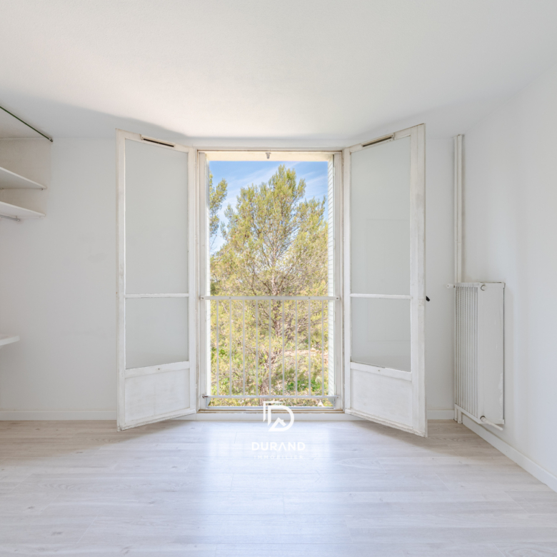 APPARTEMENT - TERRASSES - LES CAUSSETTES - 13400 AUBAGNE