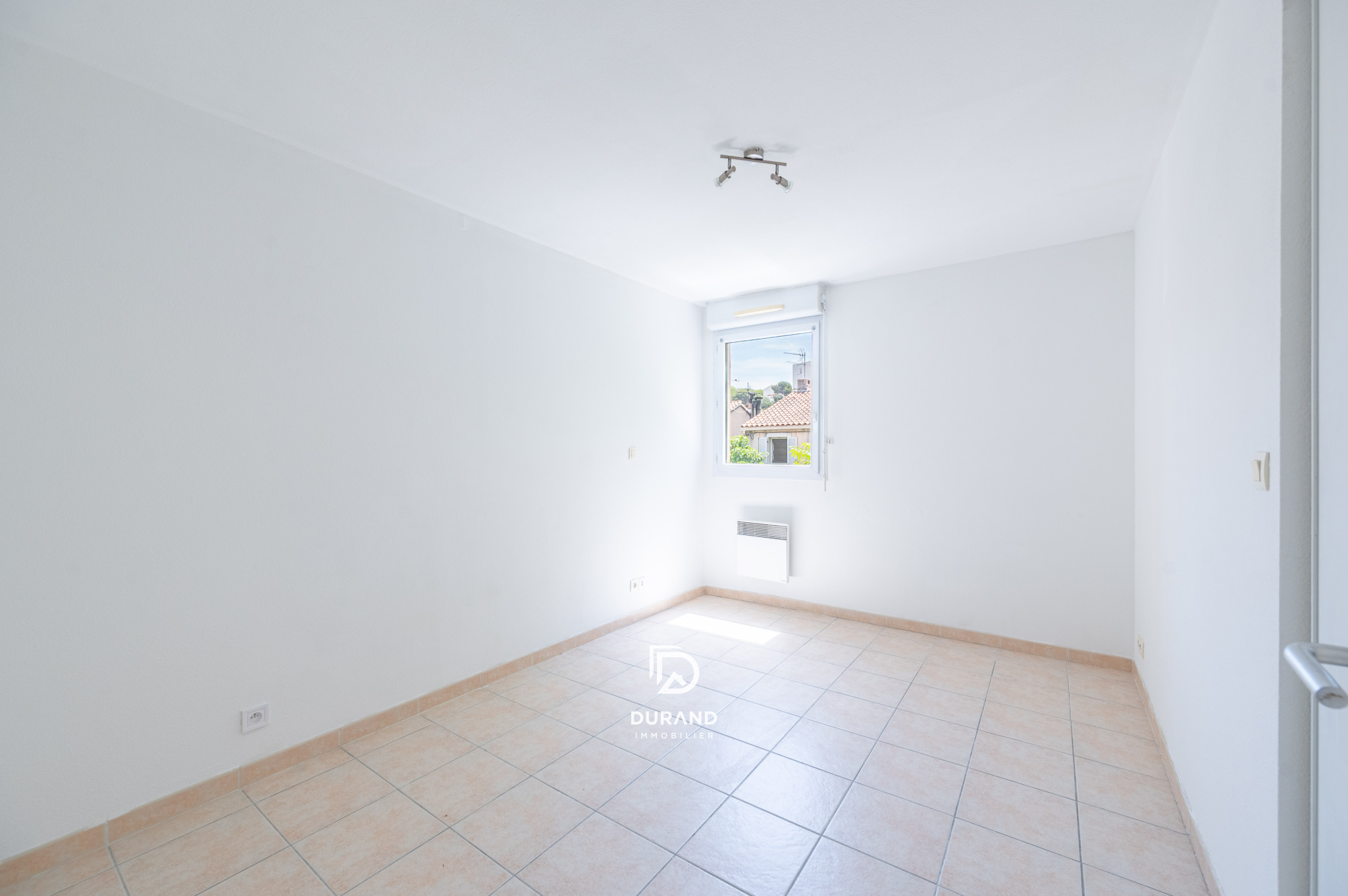 APPARTEMENT - GARAGE- LA ROSE 13003