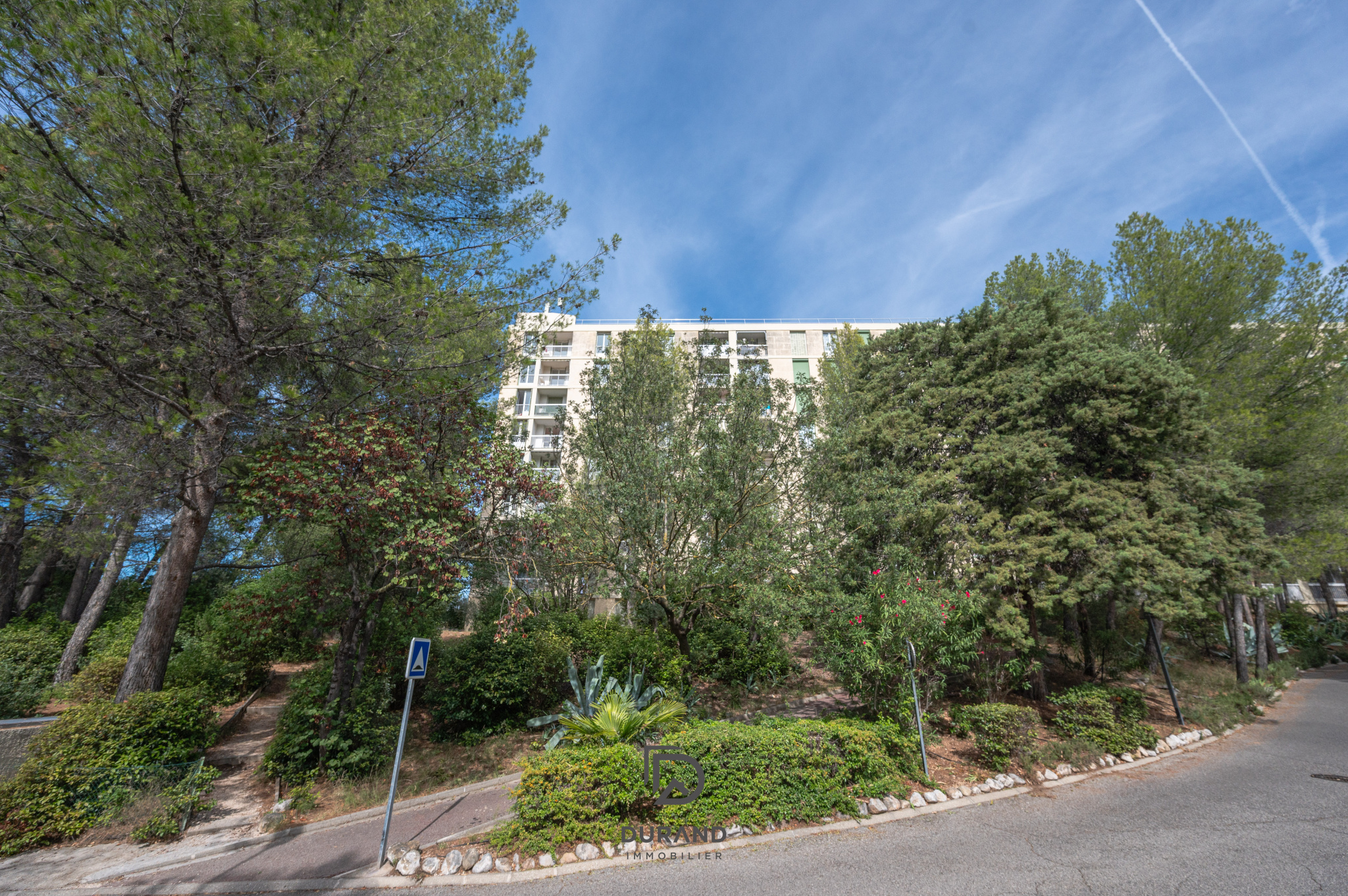 APPARTEMENT - TERRASSES - LES CAUSSETTES - 13400 AUBAGNE