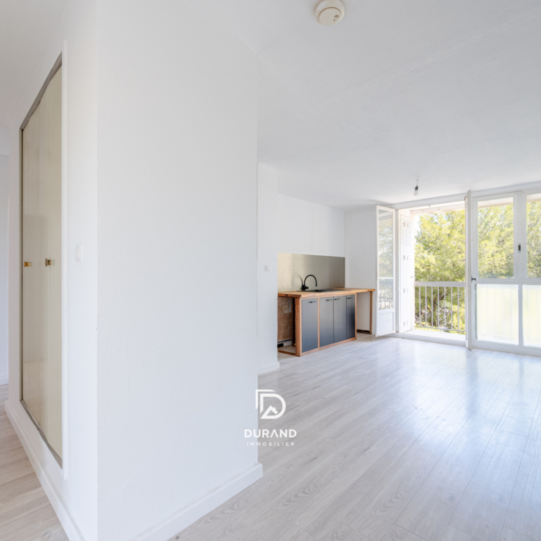 APPARTEMENT - TERRASSES - LES CAUSSETTES - 13400 AUBAGNE