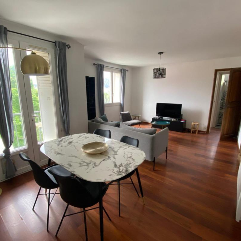 T4 meublé de 72.15 m2   Lumineux   Dernier étage   Balcon   Vue dégagée
