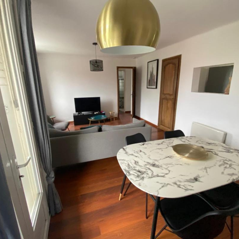 T4 meublé de 72.15 m2   Lumineux   Dernier étage   Balcon   Vue dégagée