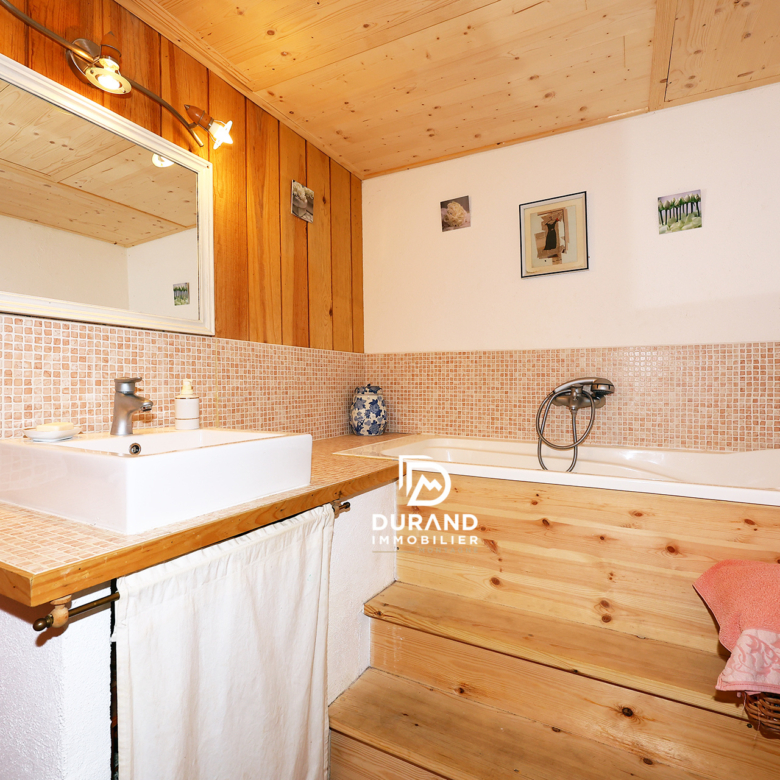 RARE À LA VENTE   UN VÉRITABLE ESPRIT DE MAISON DE FAMILLE