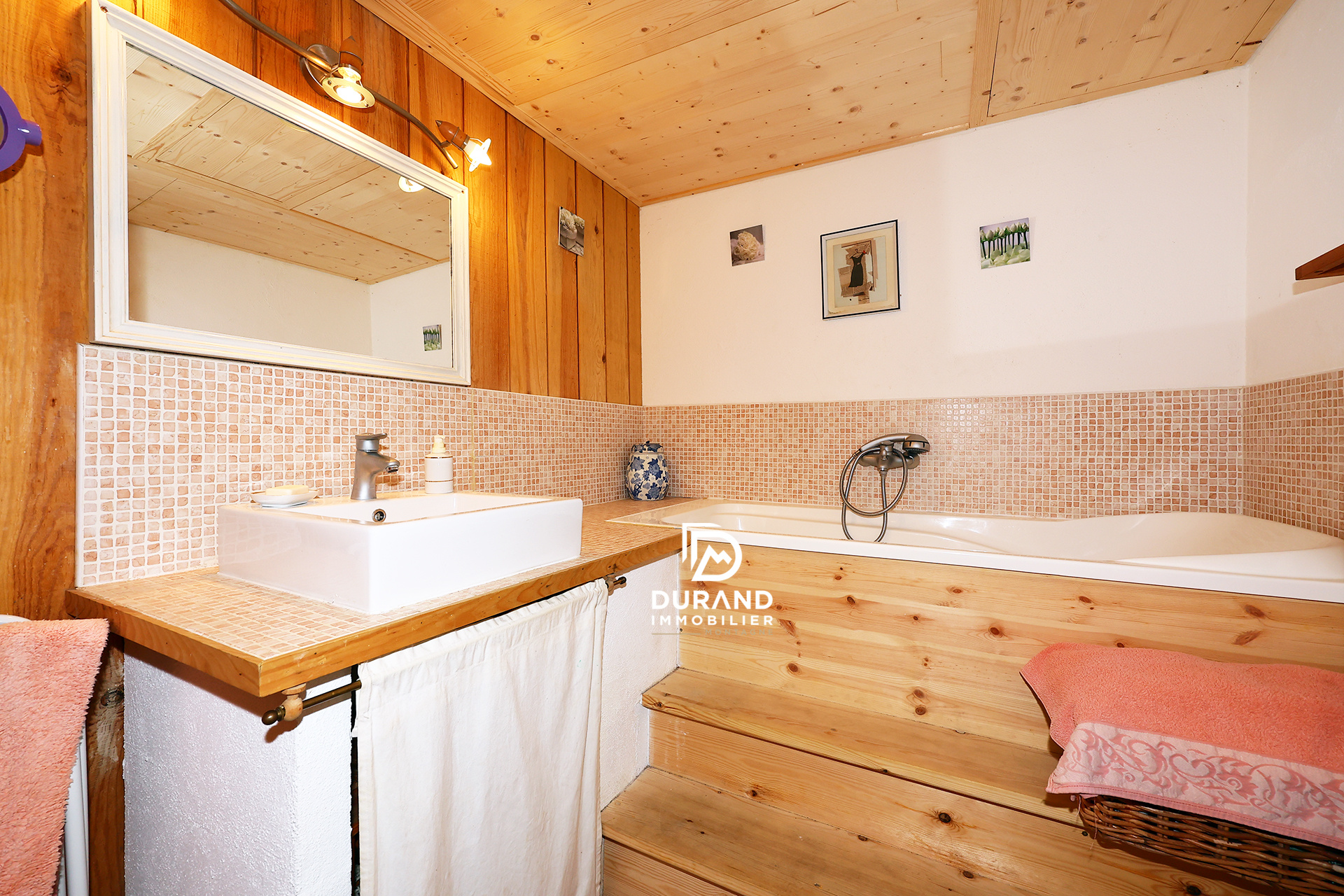 RARE À LA VENTE   UN VÉRITABLE ESPRIT DE MAISON DE FAMILLE