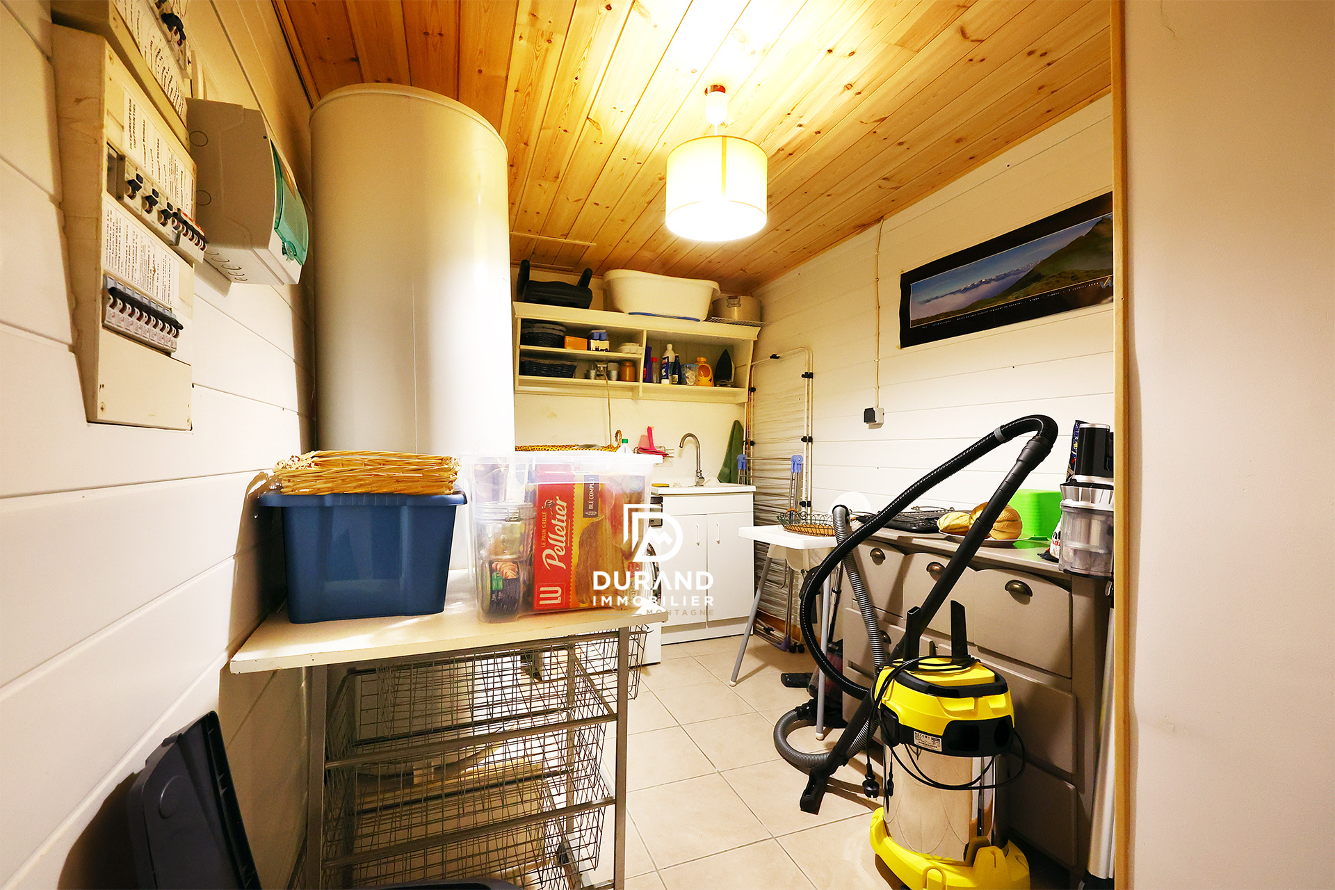 RARE À LA VENTE   UN VÉRITABLE ESPRIT DE MAISON DE FAMILLE