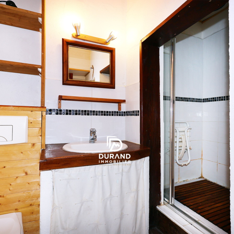 RARE À LA VENTE   UN VÉRITABLE ESPRIT DE MAISON DE FAMILLE