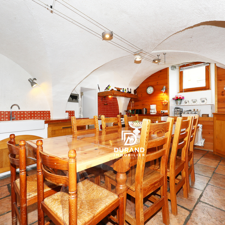 RARE À LA VENTE   UN VÉRITABLE ESPRIT DE MAISON DE FAMILLE