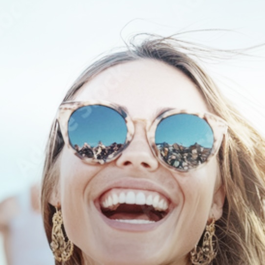 Cliente souriante de Durand Immobilier
