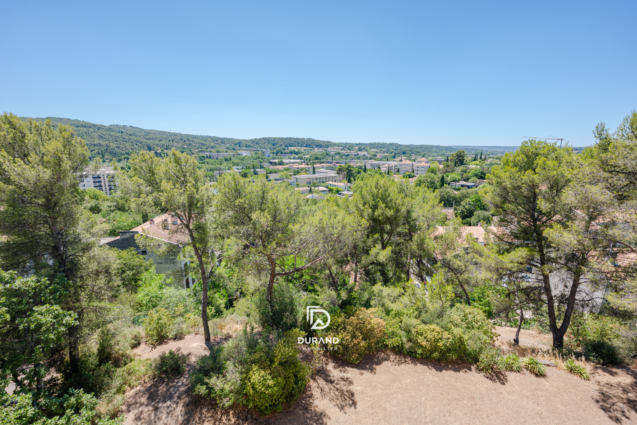 APPARTEMENT - LUMINEUX AVEC EXTÉRIEUR - VUE PANORAMIQUE ET STATIONNEMENT - 13100 AIX EN PROVENCE