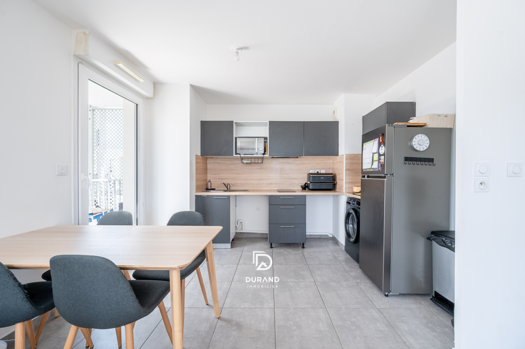 APPARTEMENT - PARKING - TERRASSE - 13010 MARSEILLE