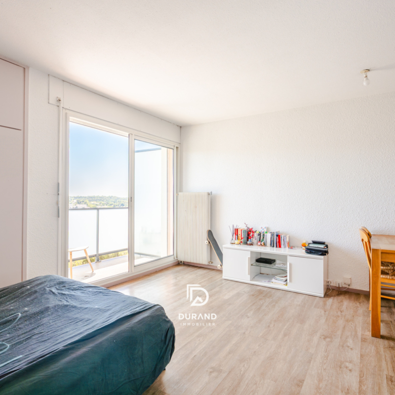 APPARTEMENT - LUMINEUX AVEC EXTÉRIEUR - VUE PANORAMIQUE ET STATIONNEMENT - 13100 AIX EN PROVENCE