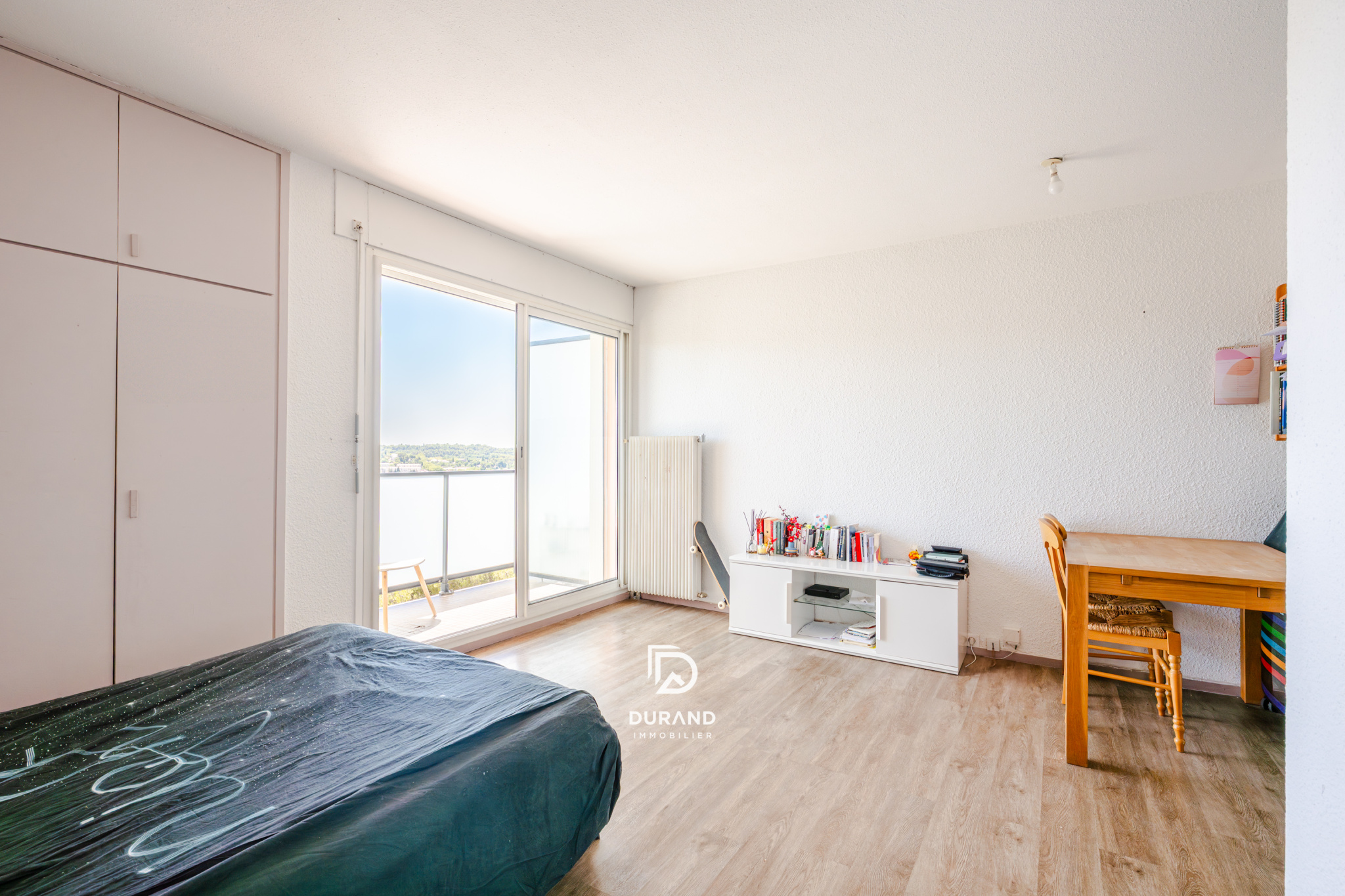APPARTEMENT - LUMINEUX AVEC EXTÉRIEUR - VUE PANORAMIQUE ET STATIONNEMENT - 13100 AIX EN PROVENCE