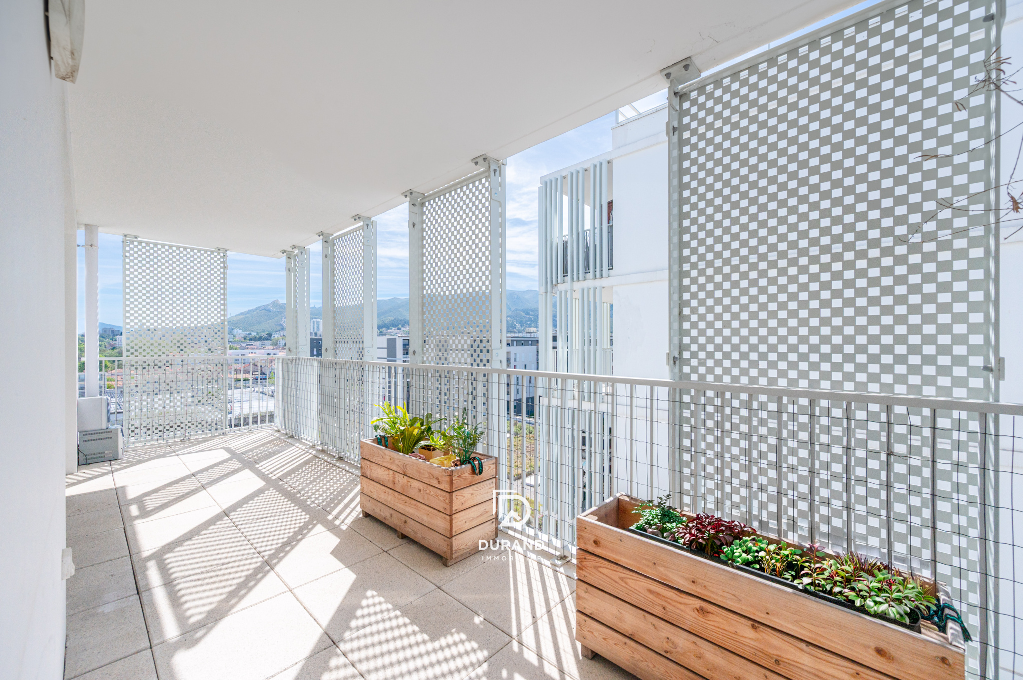 APPARTEMENT - PARKING - TERRASSE - 13010 MARSEILLE