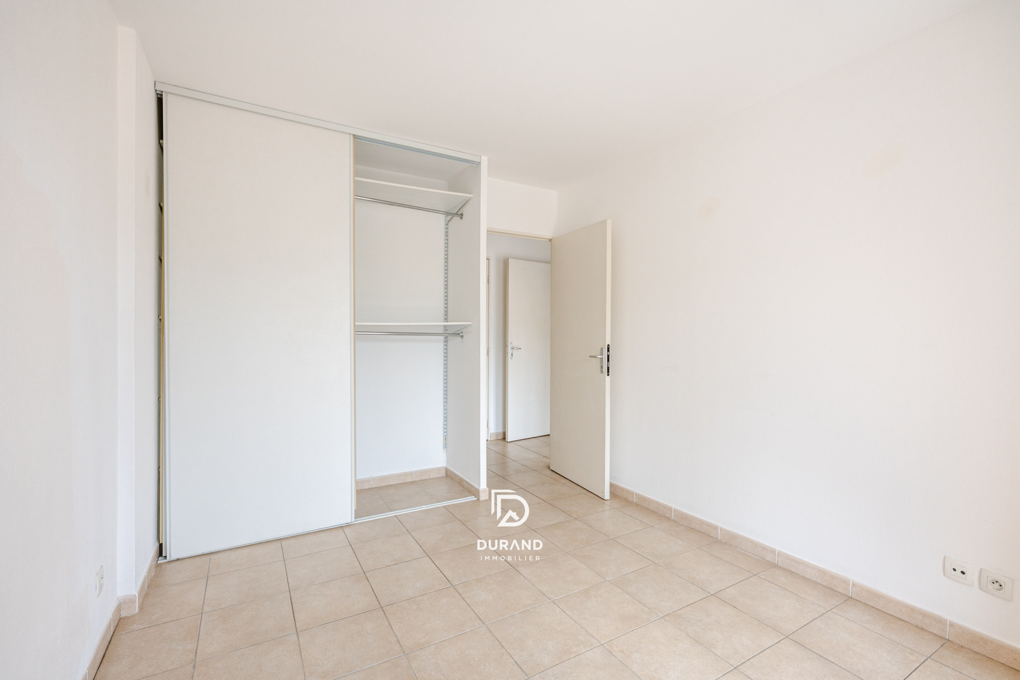 APPARTEMENT - TERRASSES - PARKING -  CHUTES-LAVIE 13004 MARSEILLE