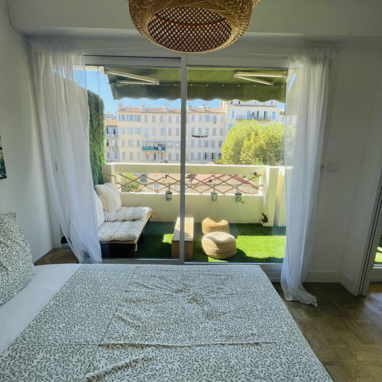 T3/4 meublé - rue Edmond Rostand - Quartier Perier Prado - 13006