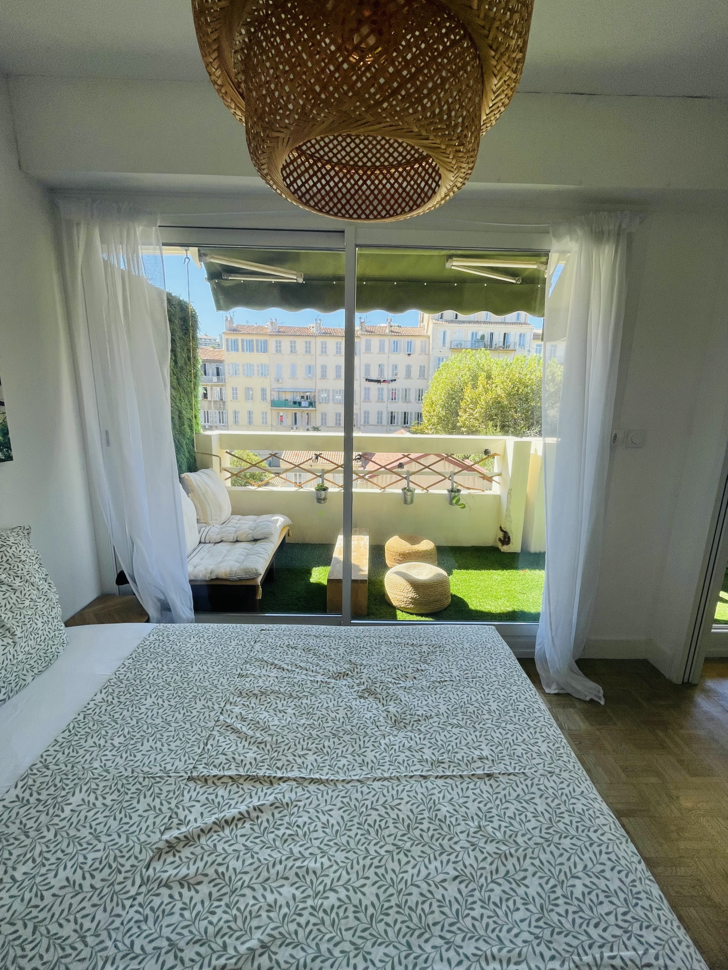 T3/4 meublé - rue Edmond Rostand - Quartier Perier Prado - 13006