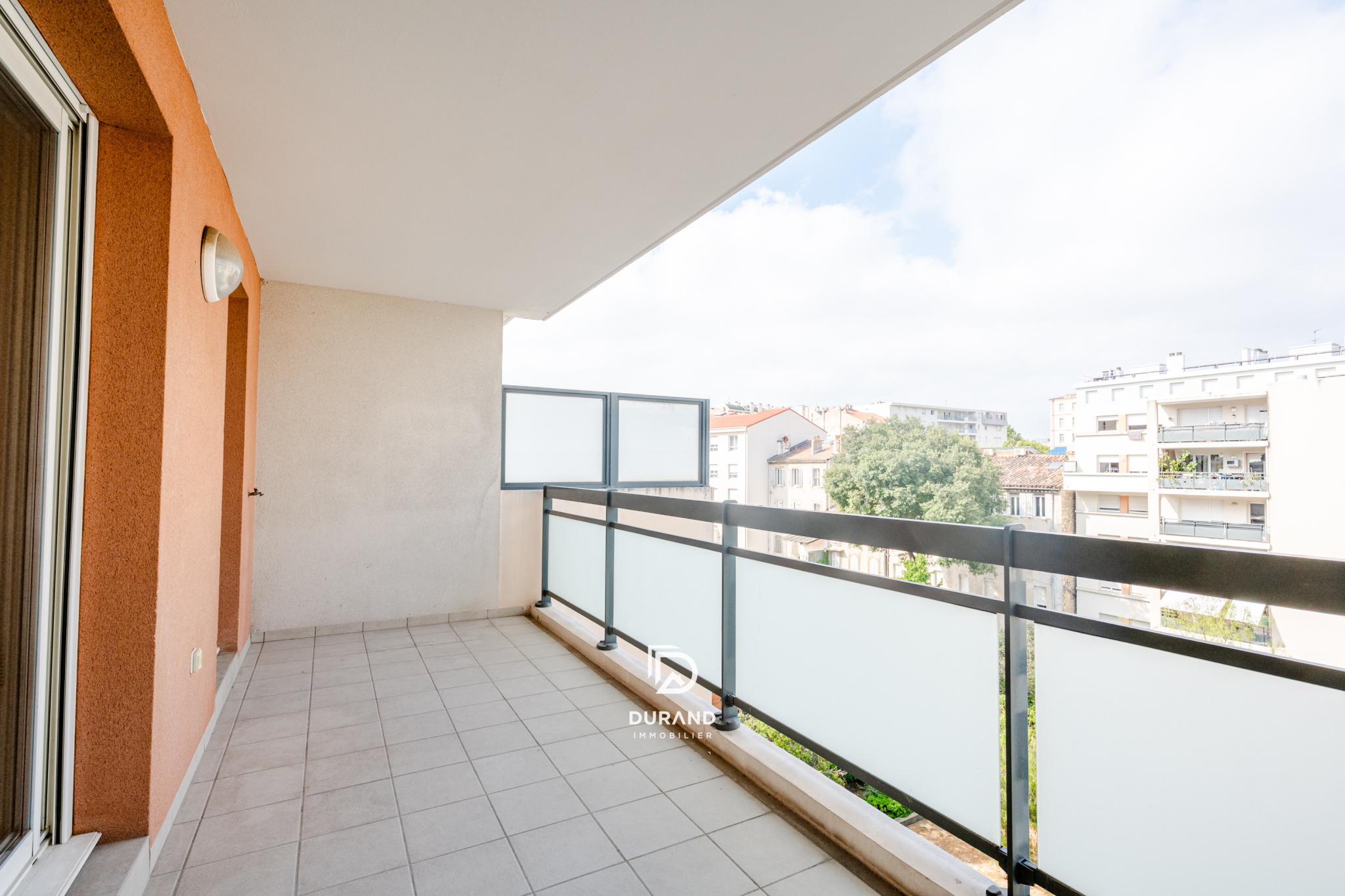 APPARTEMENT - TERRASSES - PARKING -  CHUTES-LAVIE 13004 MARSEILLE
