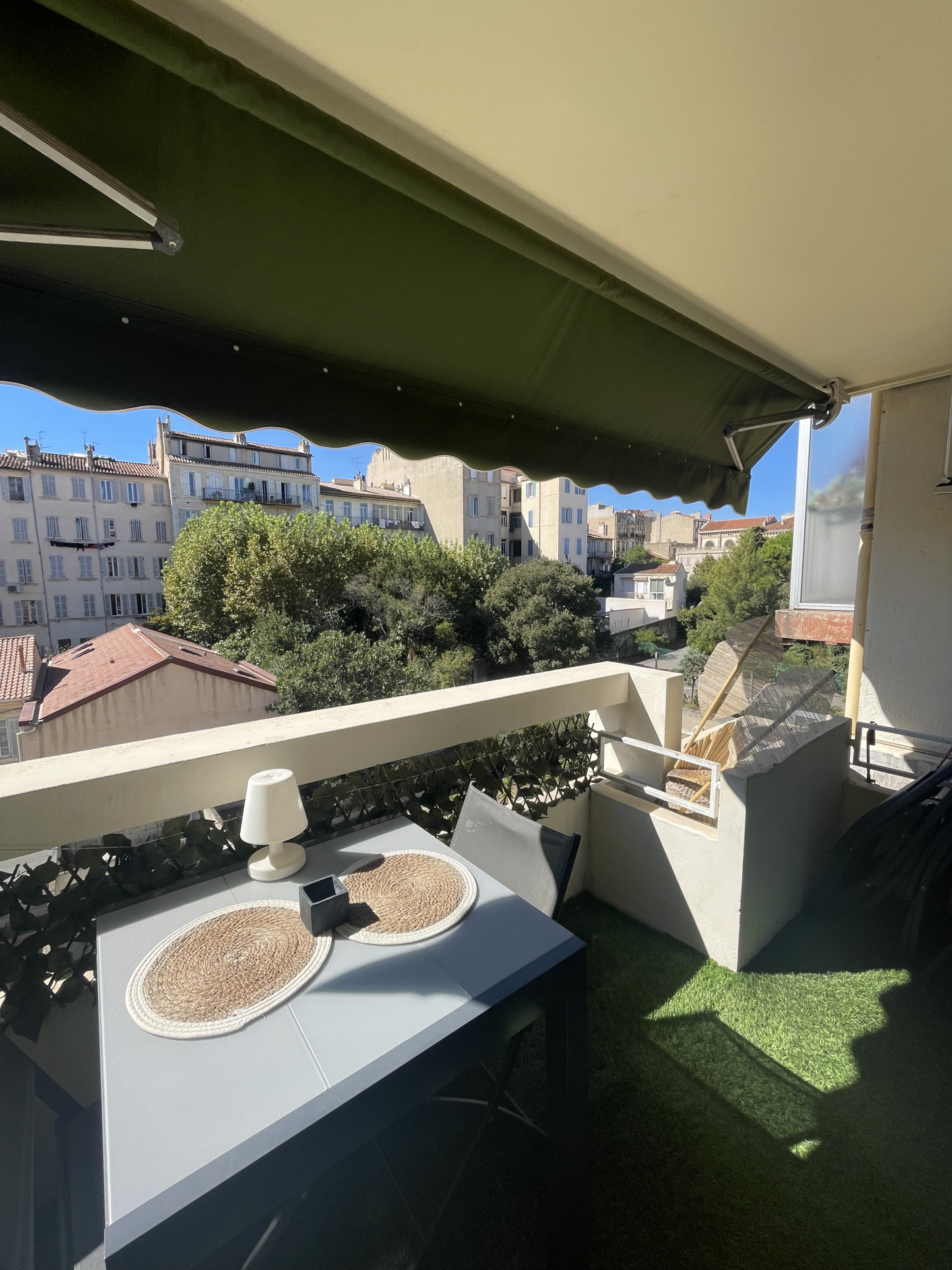 T3/4 meublé - rue Edmond Rostand - Quartier Perier Prado - 13006