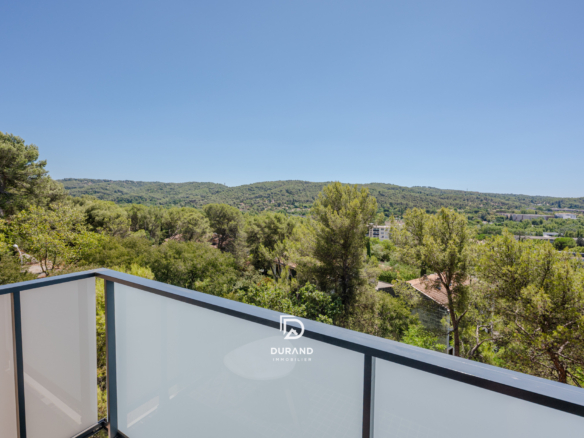 APPARTEMENT - LUMINEUX AVEC EXTÉRIEUR - VUE PANORAMIQUE ET STATIONNEMENT - 13100 AIX EN PROVENCE